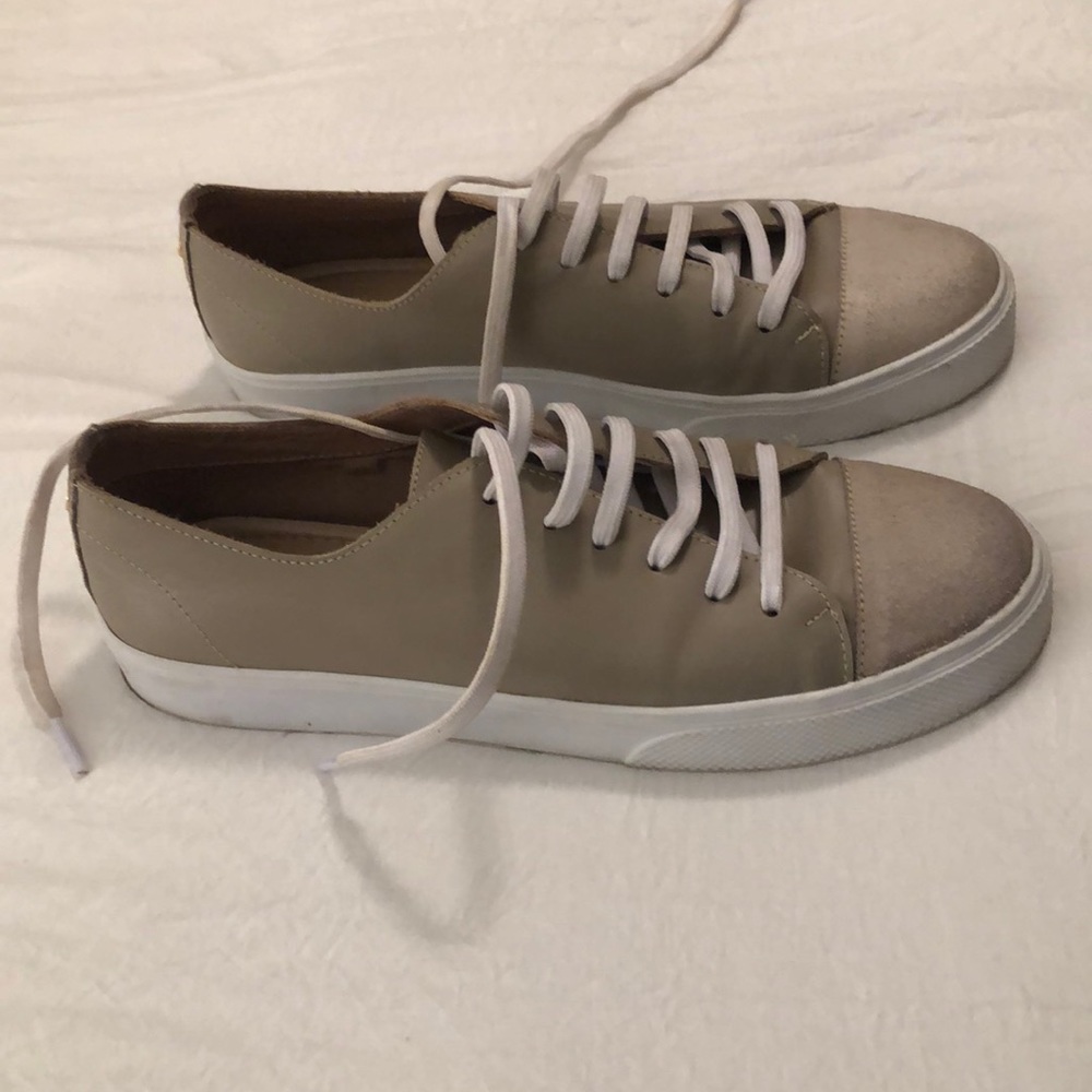 Sneaker! - Picture 2 of 3